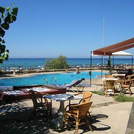 Seafront Calista Beach House With Garden グリファダ エクステリア 写真