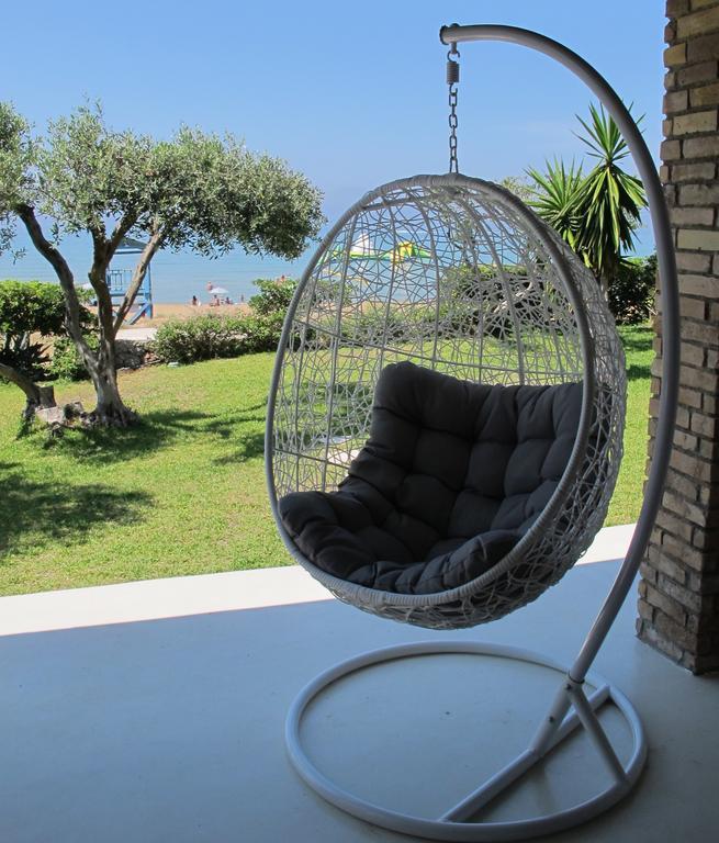Seafront Calista Beach House With Garden グリファダ エクステリア 写真