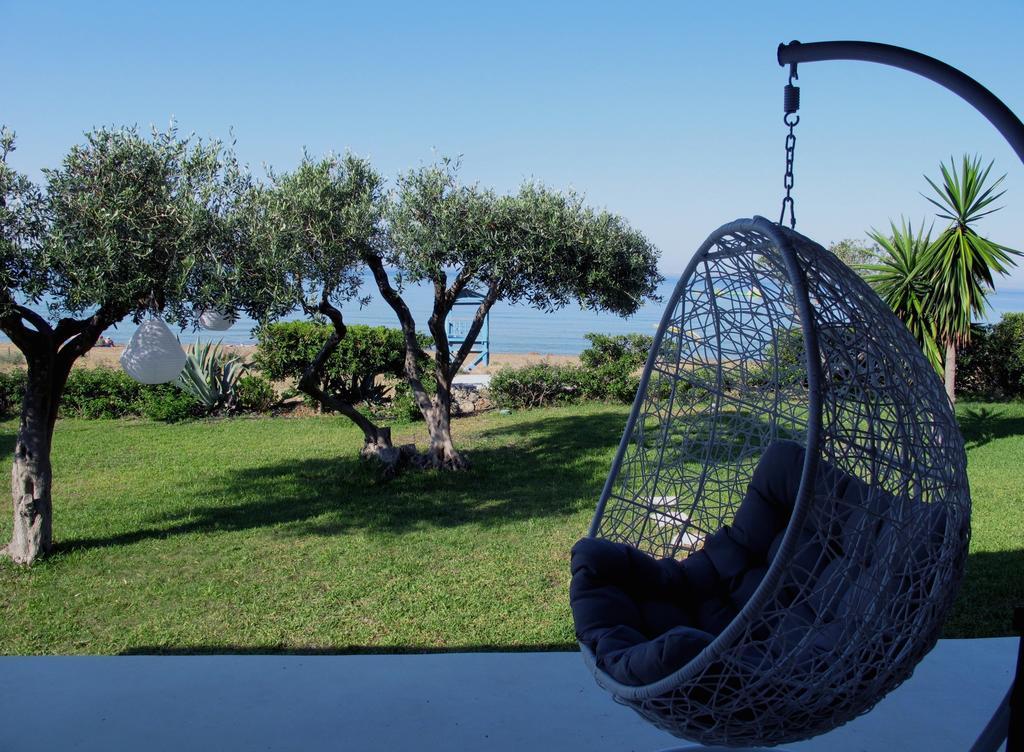Seafront Calista Beach House With Garden グリファダ エクステリア 写真