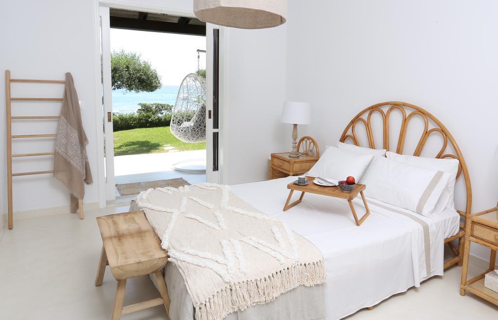 Seafront Calista Beach House With Garden グリファダ エクステリア 写真