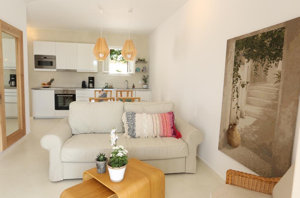 Seafront Calista Beach House With Garden グリファダ エクステリア 写真