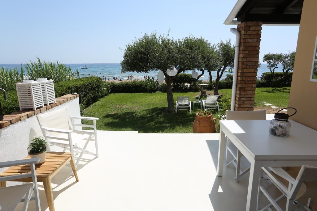Seafront Calista Beach House With Garden グリファダ エクステリア 写真