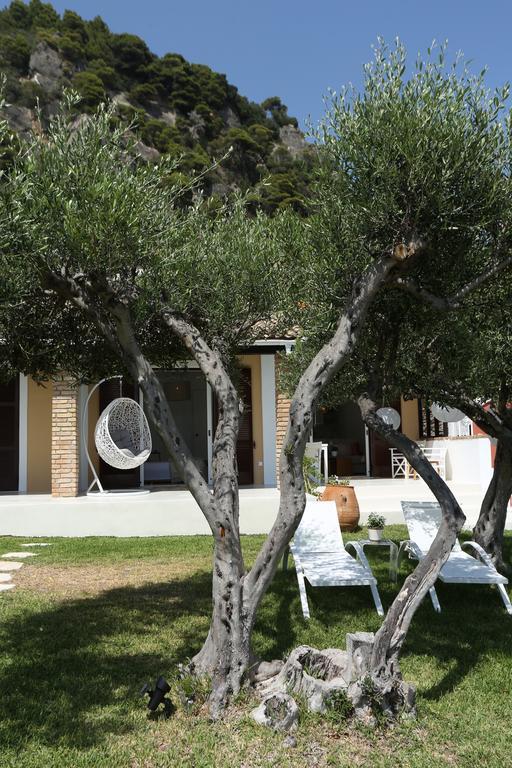 Seafront Calista Beach House With Garden グリファダ エクステリア 写真