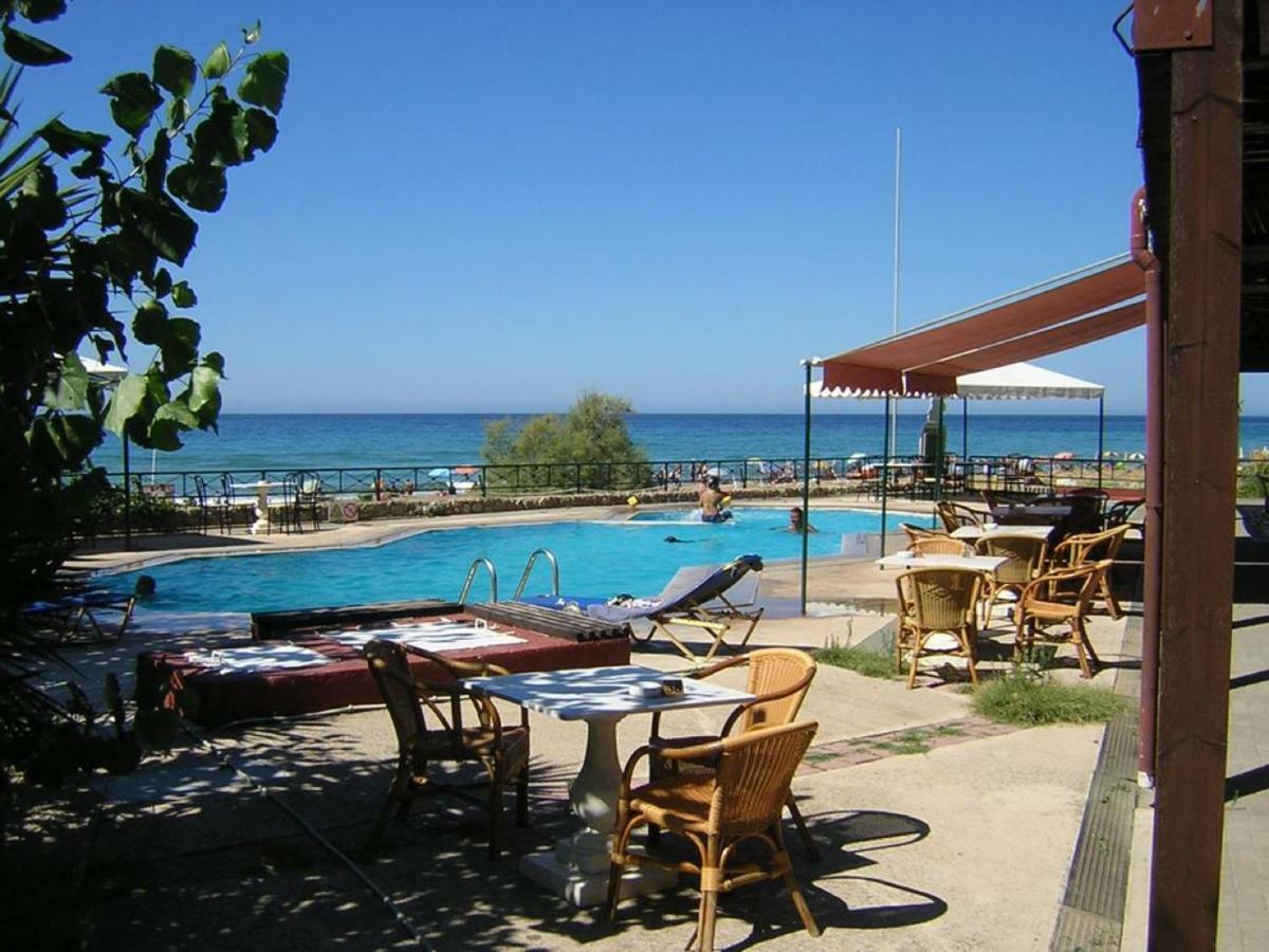 Seafront Calista Beach House With Garden グリファダ エクステリア 写真